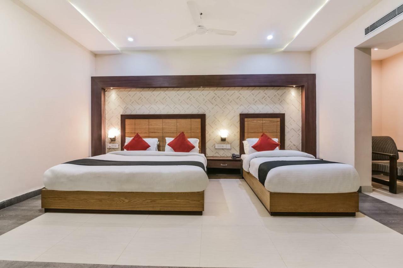 Capital O 4535 Hotel Uma Palace Varanasi Exterior foto