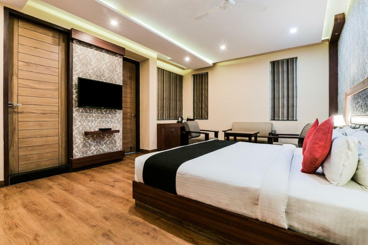 Capital O 4535 Hotel Uma Palace Varanasi Exterior foto